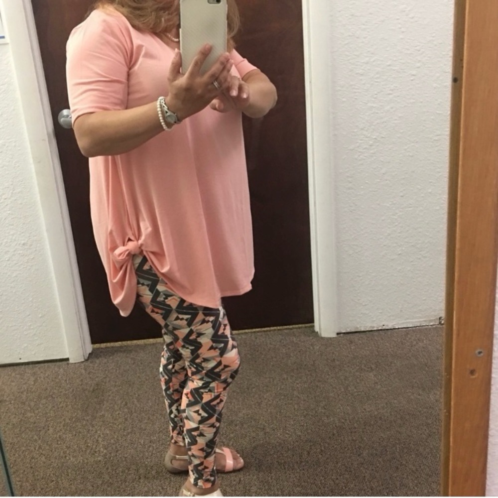 NWOT LuLaRoe Perfect T Top - Picture 8 of 8